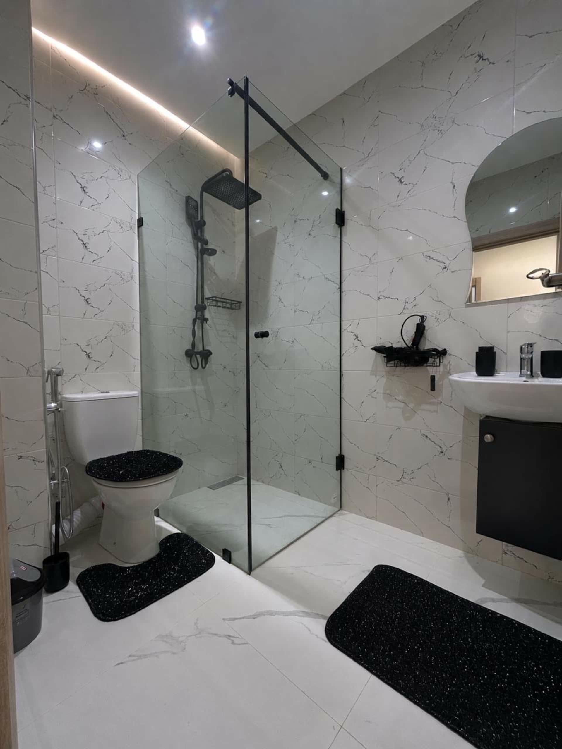 Salle de douche en marbre